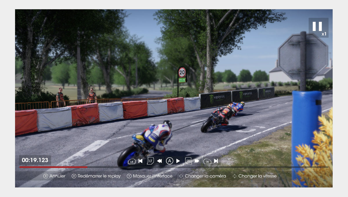 Capture d'écran du replay d'une course de Tourist Trophy 2 où l'on voit la moto du joueur refaire le (...)